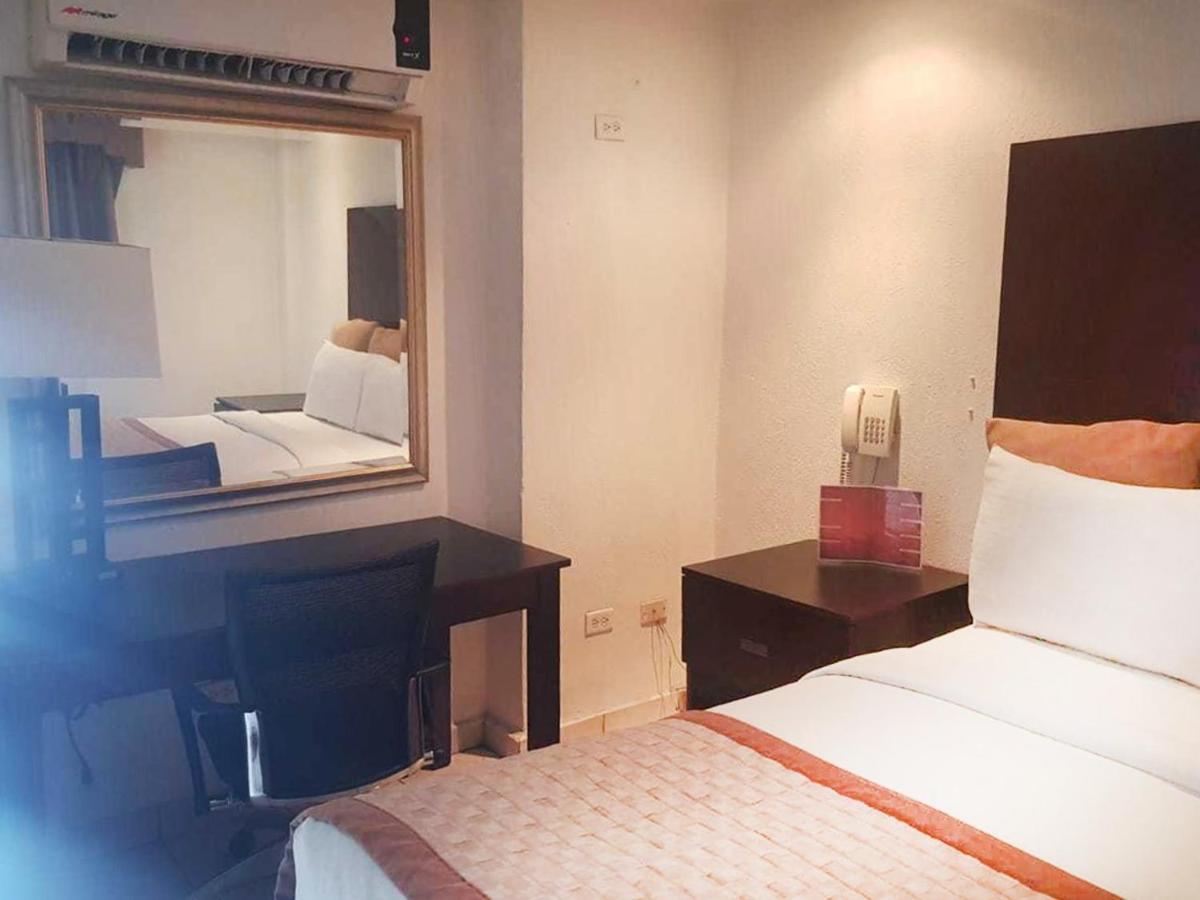 Hotel Don Quijote Mexicali Eksteriør billede